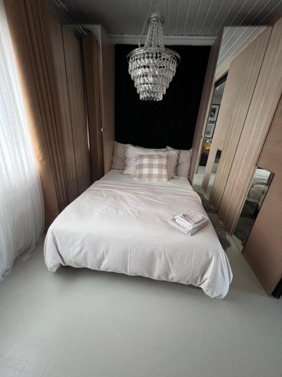Et Steinkast Unna Tog Og Ferje Terminal, 3 Soverom 2 Bad Apartment *