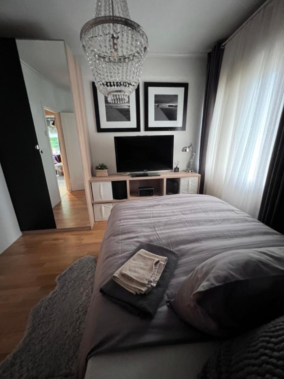 Apartment Et Steinkast Unna Tog Og Ferje Terminal, 3 Soverom 2 Bad Kristiansand